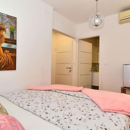 Apartments And Rooms Anika Zadar Exterior photo